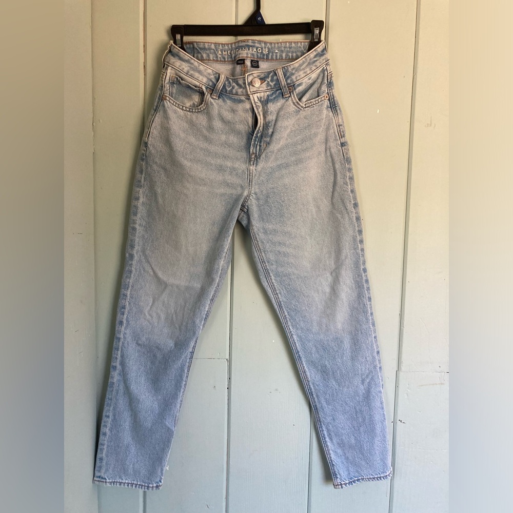 American Eagle, Mom jeans